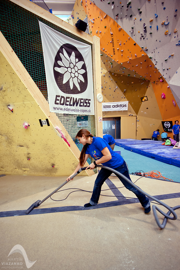 vertigo, open, lezecke, centrum, boulder, bouldering, umela, stena, boulder, pretek
